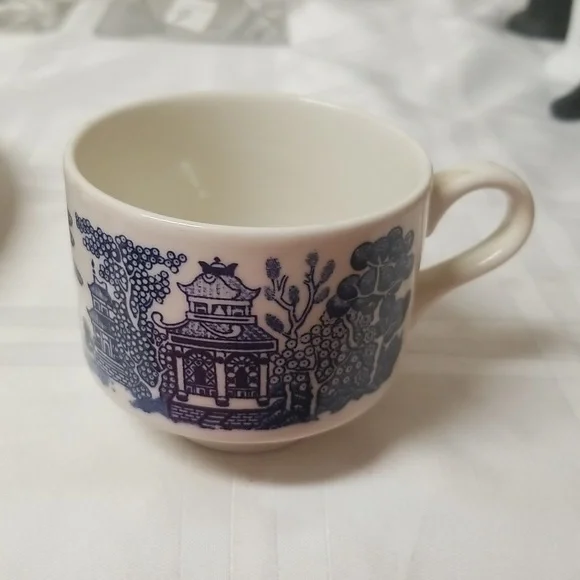 💥 CHURCHILL BLUE WILLOW PATTERN, ENGLAND- 2 - 10.25" Dinner Plates,1 Cup - Picture 6 of 7